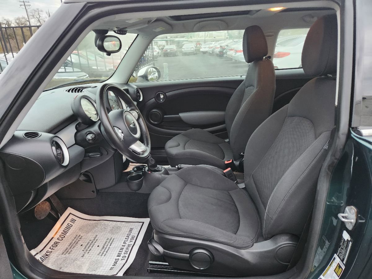 Used 2010 MINI Cooper Hardtop image 7