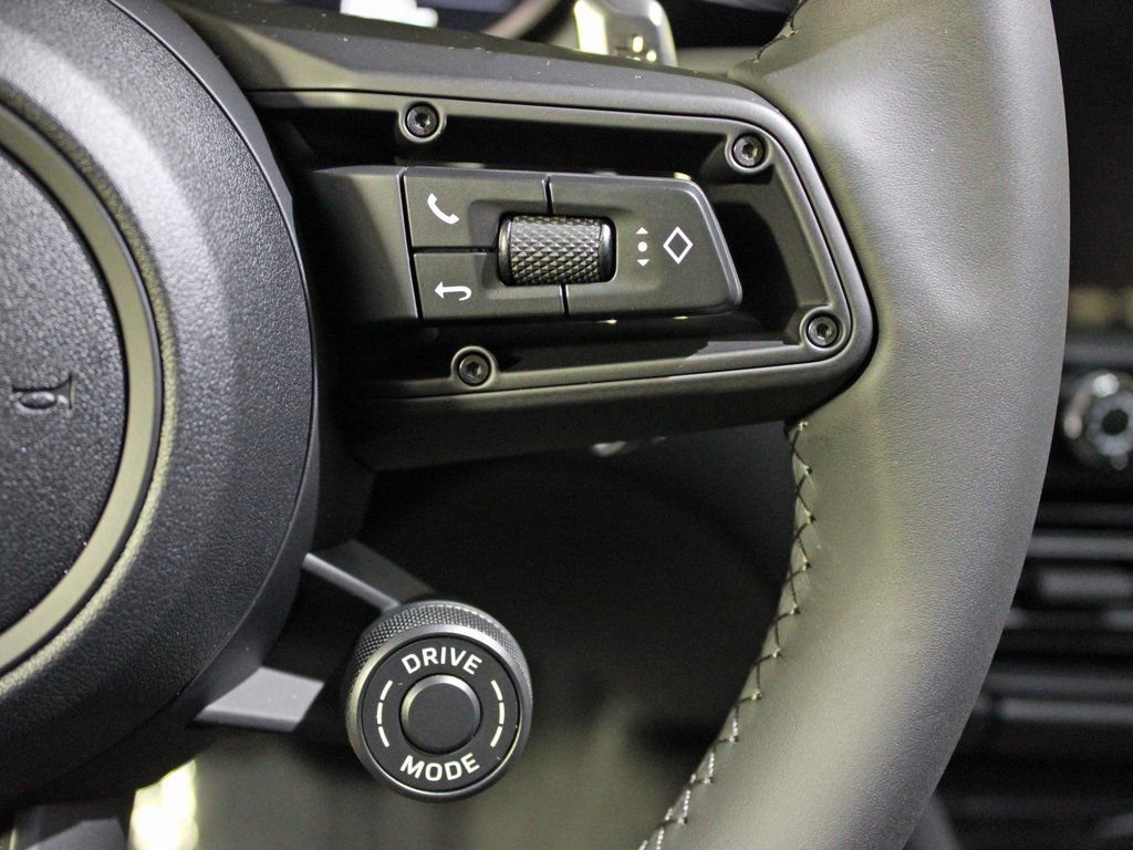 Certified 2025 Porsche Macan Turbo image 25