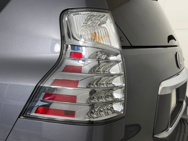 Used 2023 Lexus GX 460 Premium w/ Premium Package image 10