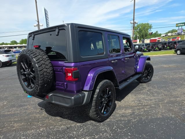 Used 2023 Jeep Wrangler Unlimited Sahara w/ Cold Weather Group AWD/4WD image 6
