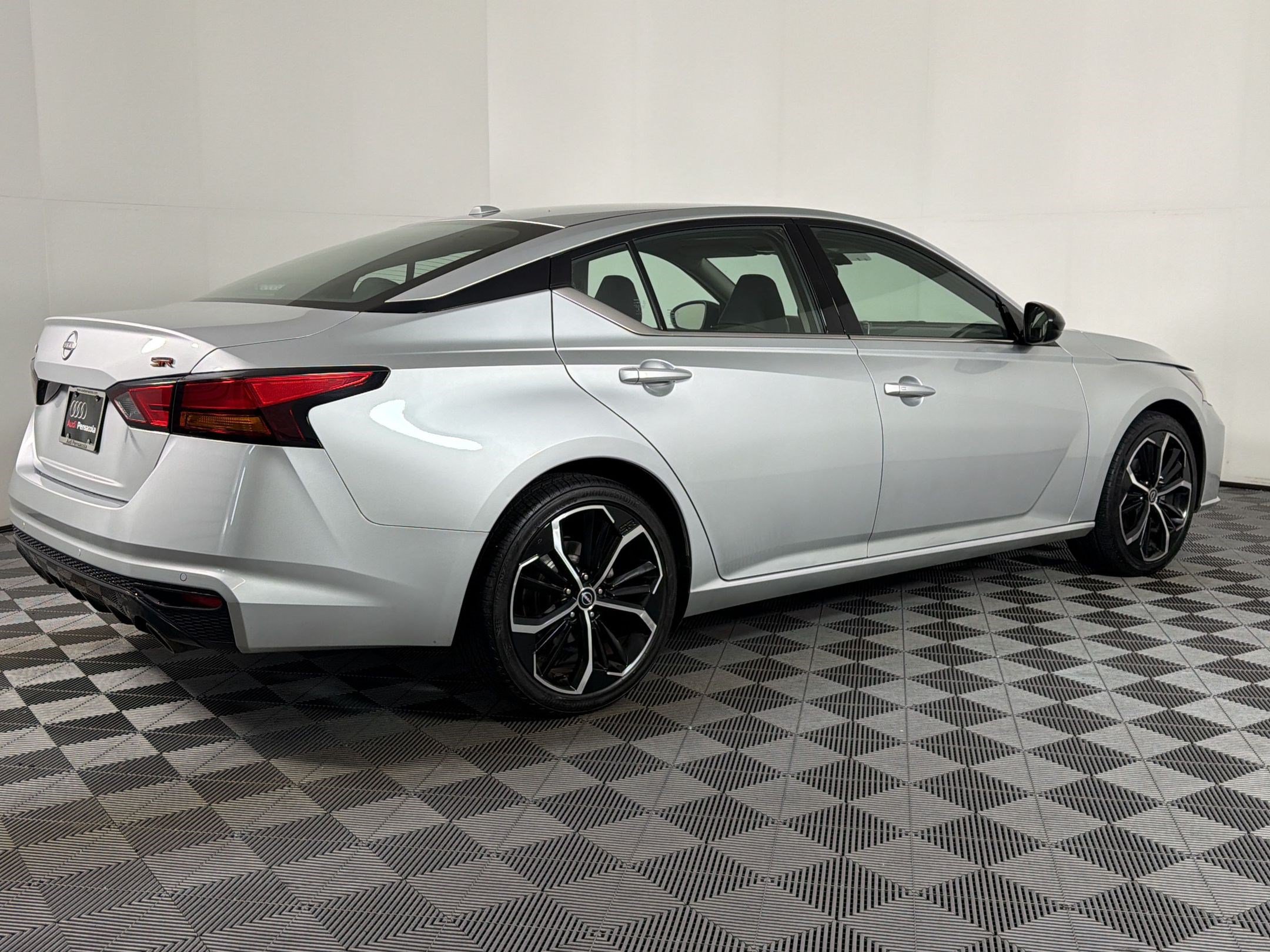 Used 2024 Nissan Altima 2.5 SR FWD image 7