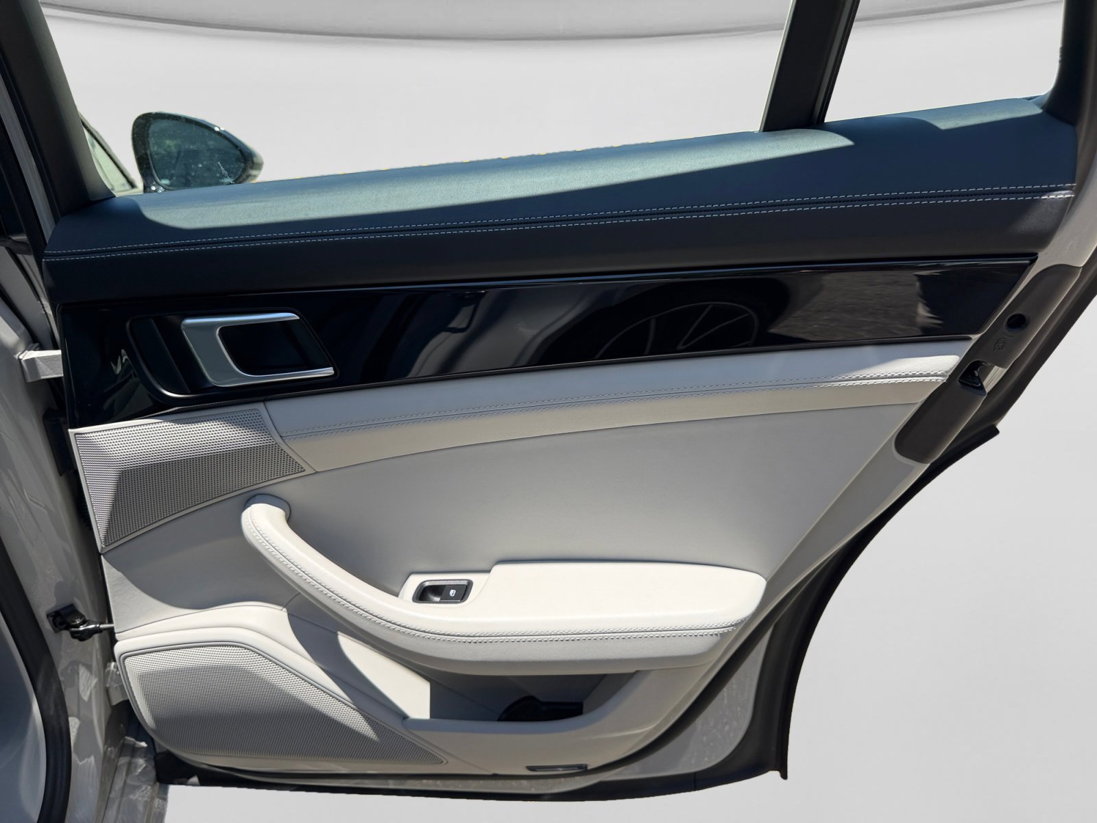 Used 2023 Porsche Panamera image 21