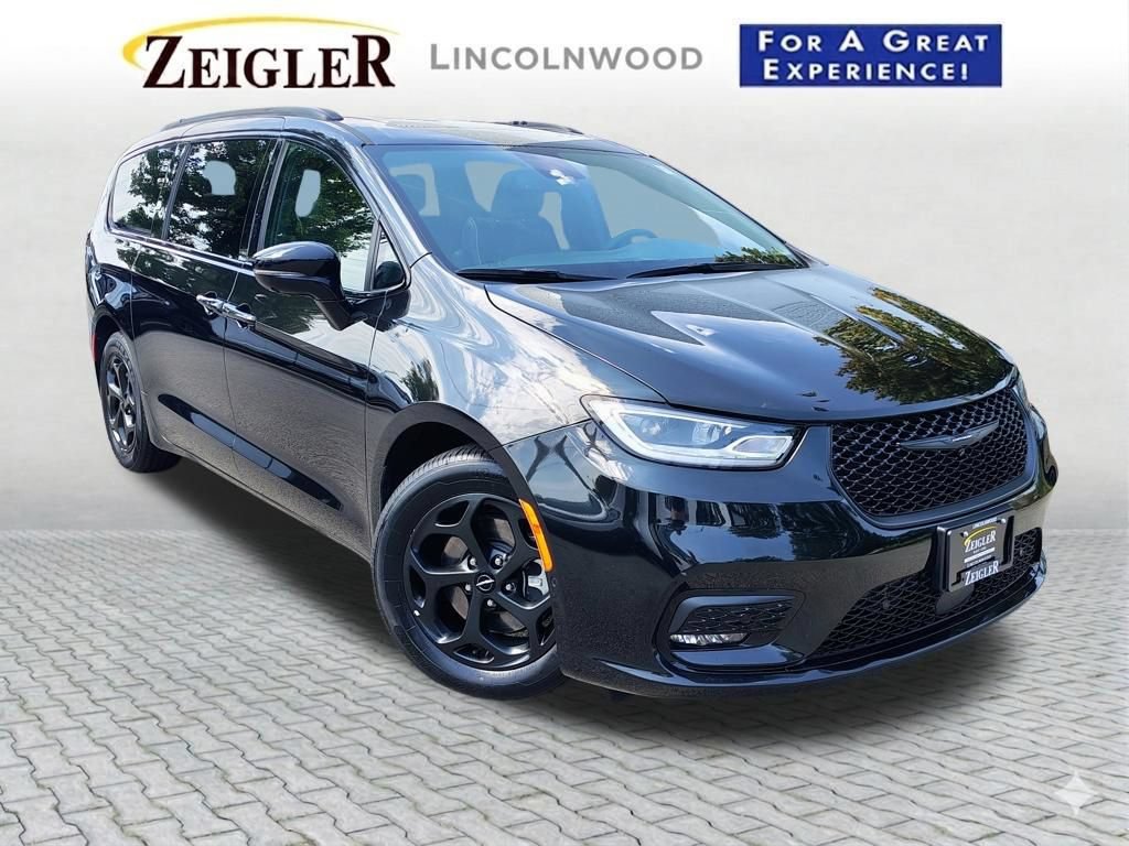 Used 2024 Chrysler Pacifica Premium FWD image 1