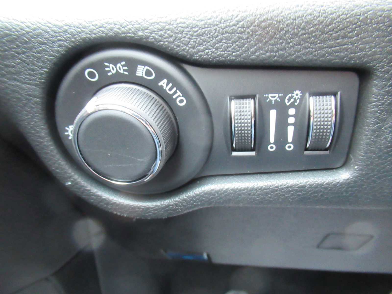 New 2026 Chrysler Voyager LX image 26