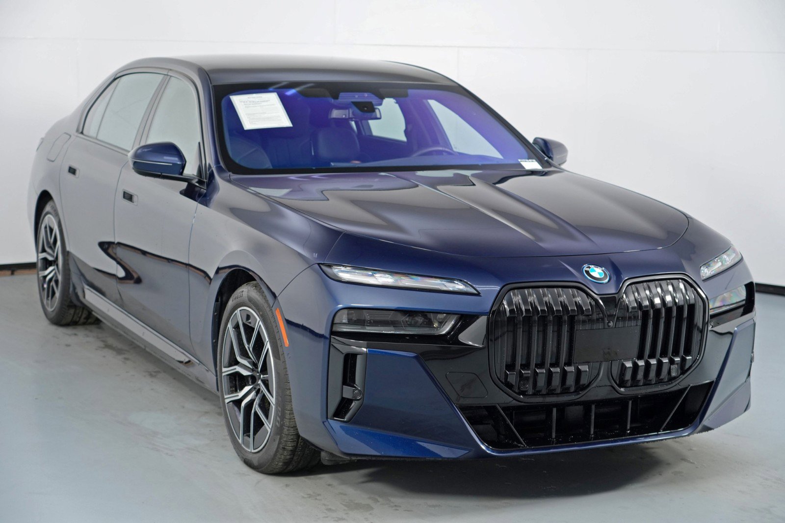 Used 2024 BMW i7 xDrive60 w/ Executive Package image 65