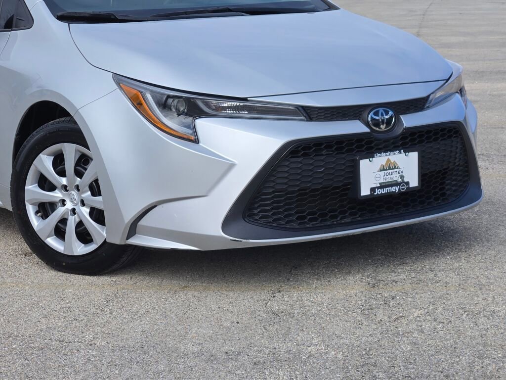 Used 2021 Toyota Corolla LE image 2