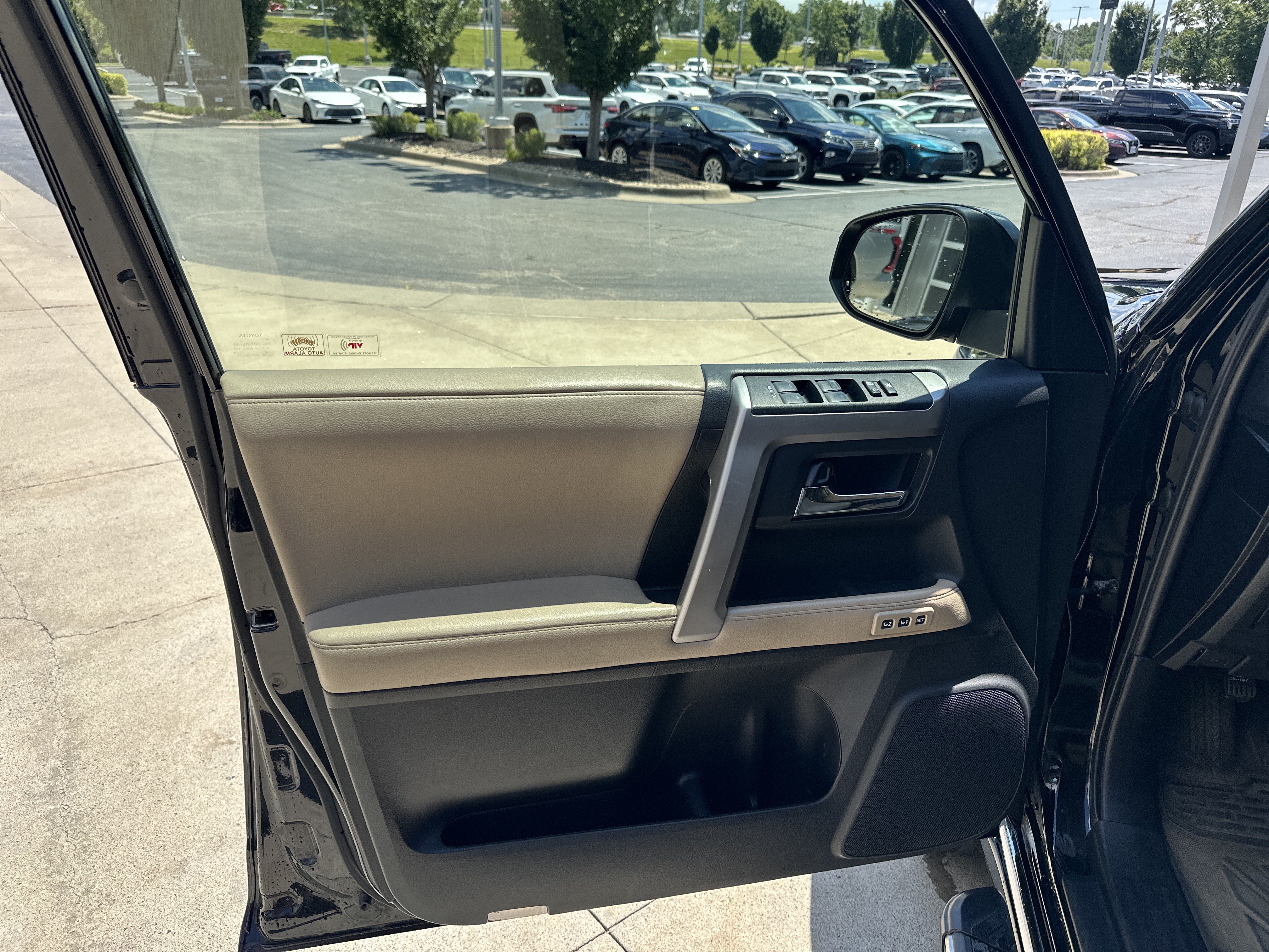 Used 2017 Toyota 4Runner Limited AWD/4WD image 13