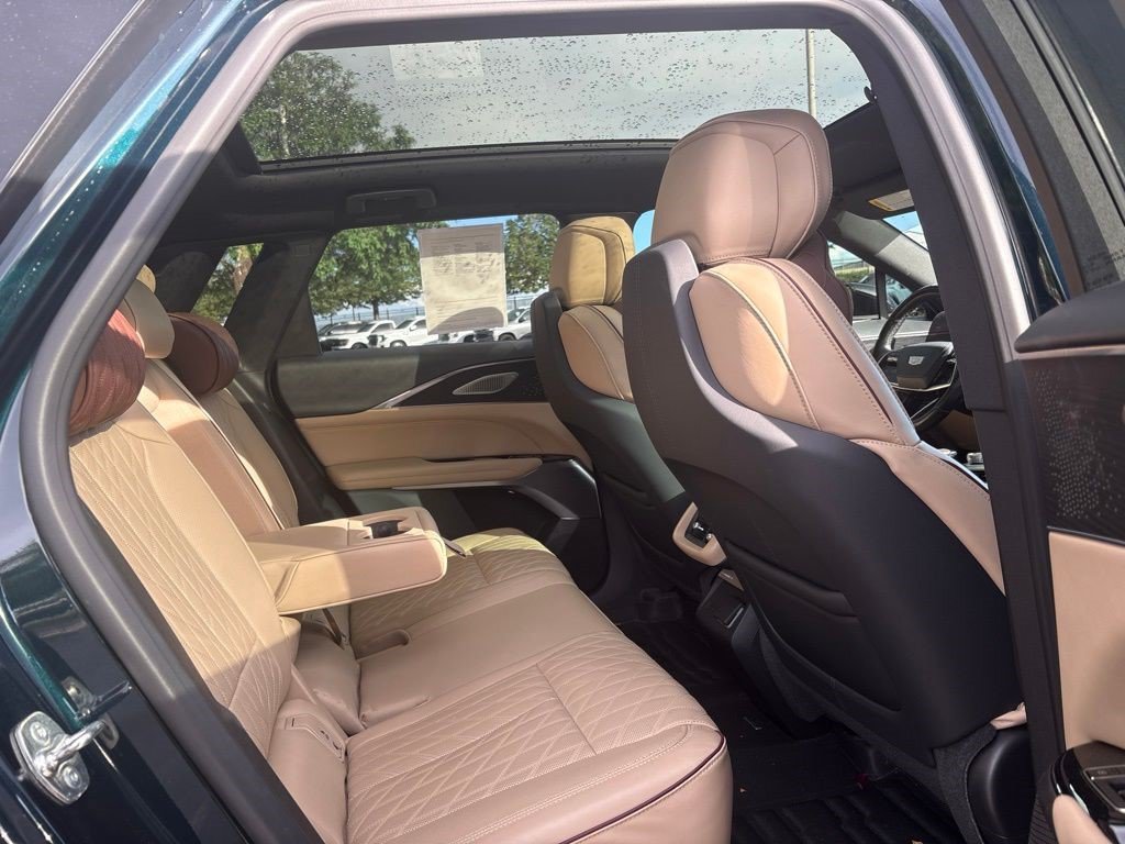 Certified 2024 Cadillac Lyriq Luxury w/ Nappa Leather Package AWD/4WD image 25