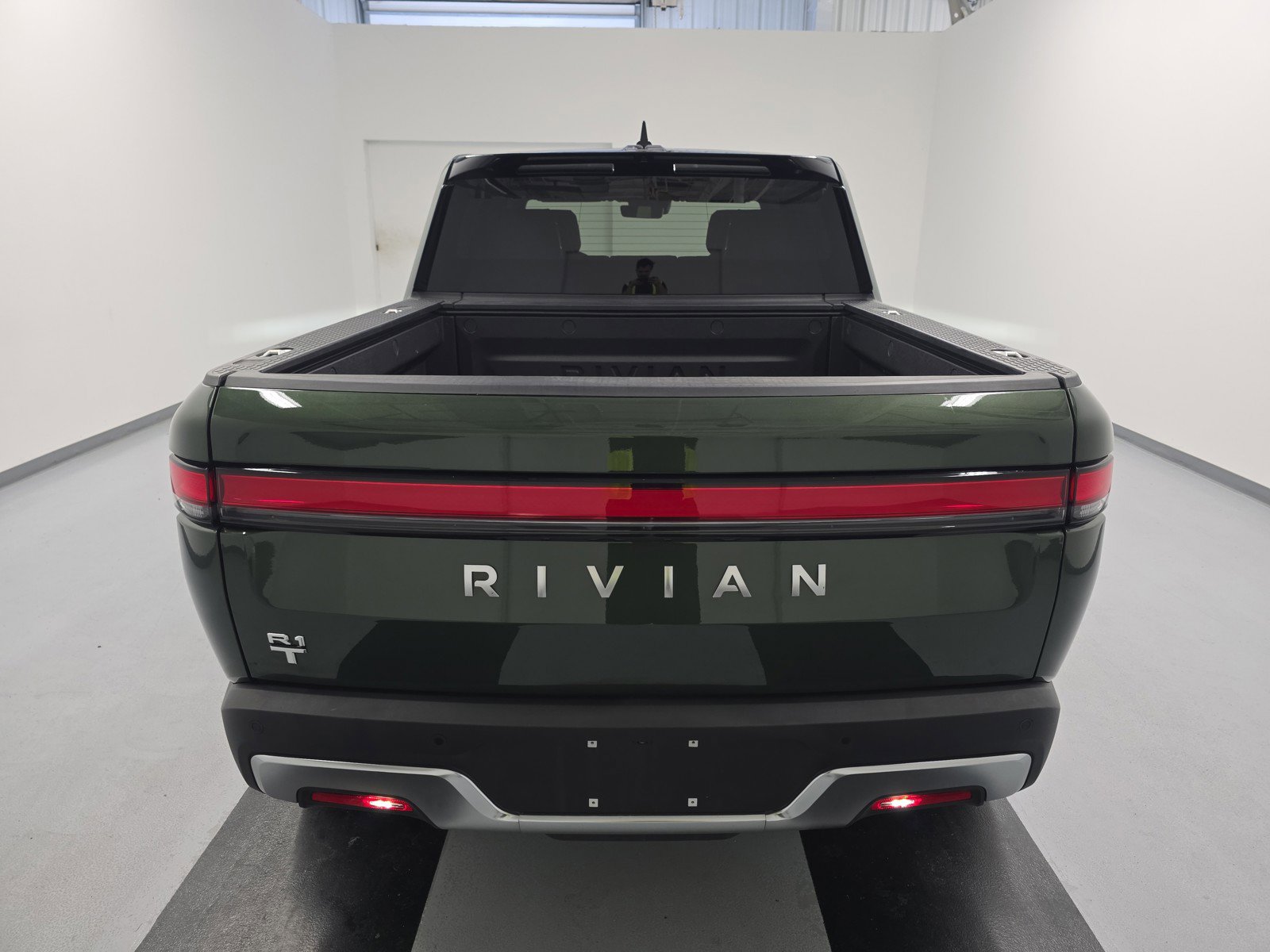 Used 2024 Rivian R1T Adventure AWD/4WD image 4
