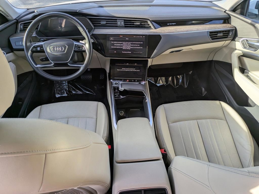 Used 2022 Audi e-tron Premium Plus w/ Premium Plus Package image 14