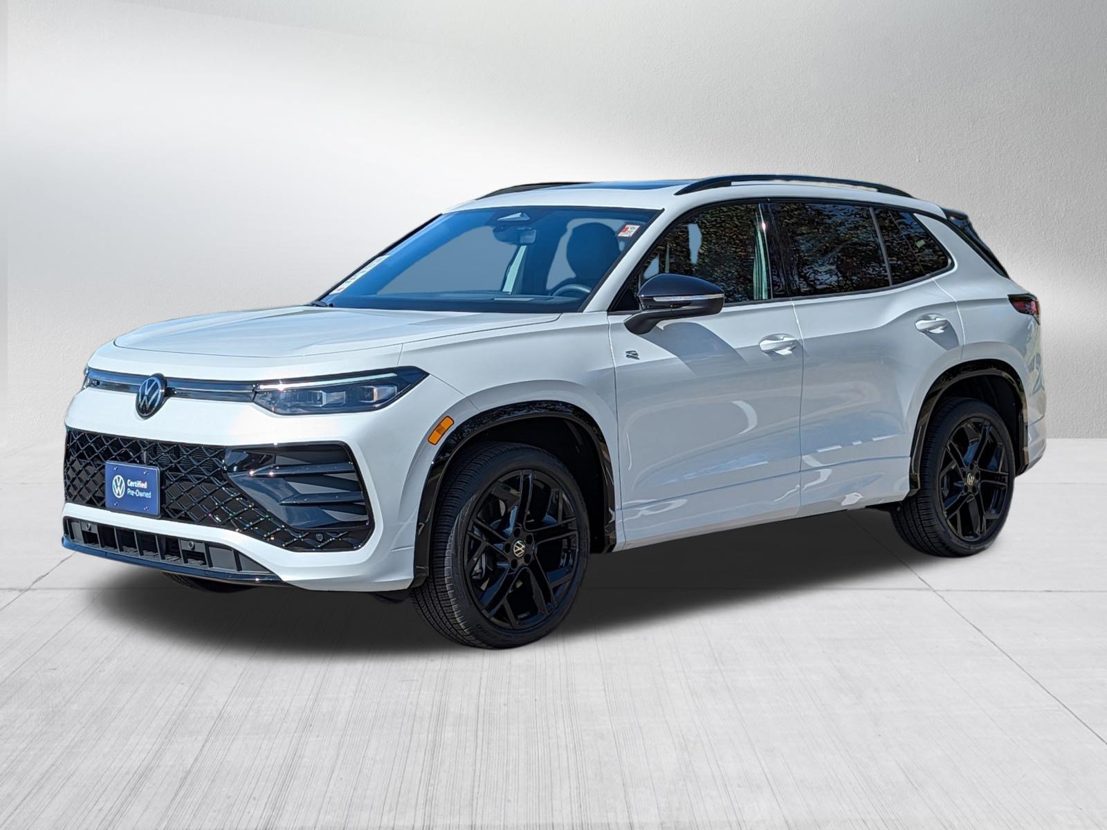 Certified 2026 Volkswagen Tiguan SE R-Line AWD/4WD image 3
