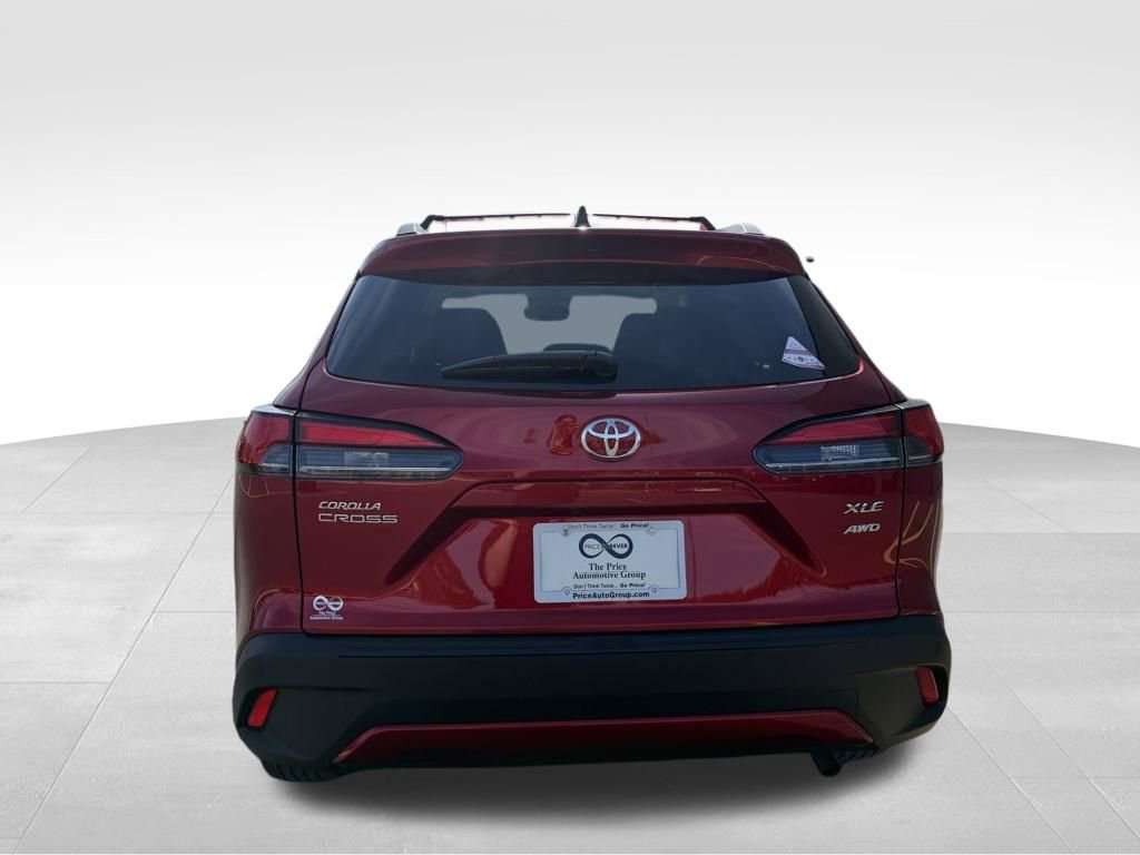 Used 2025 Toyota Corolla Cross XLE image 6