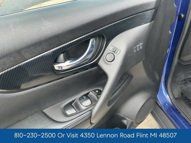 Used 2018 Nissan Rogue SL FWD image 17