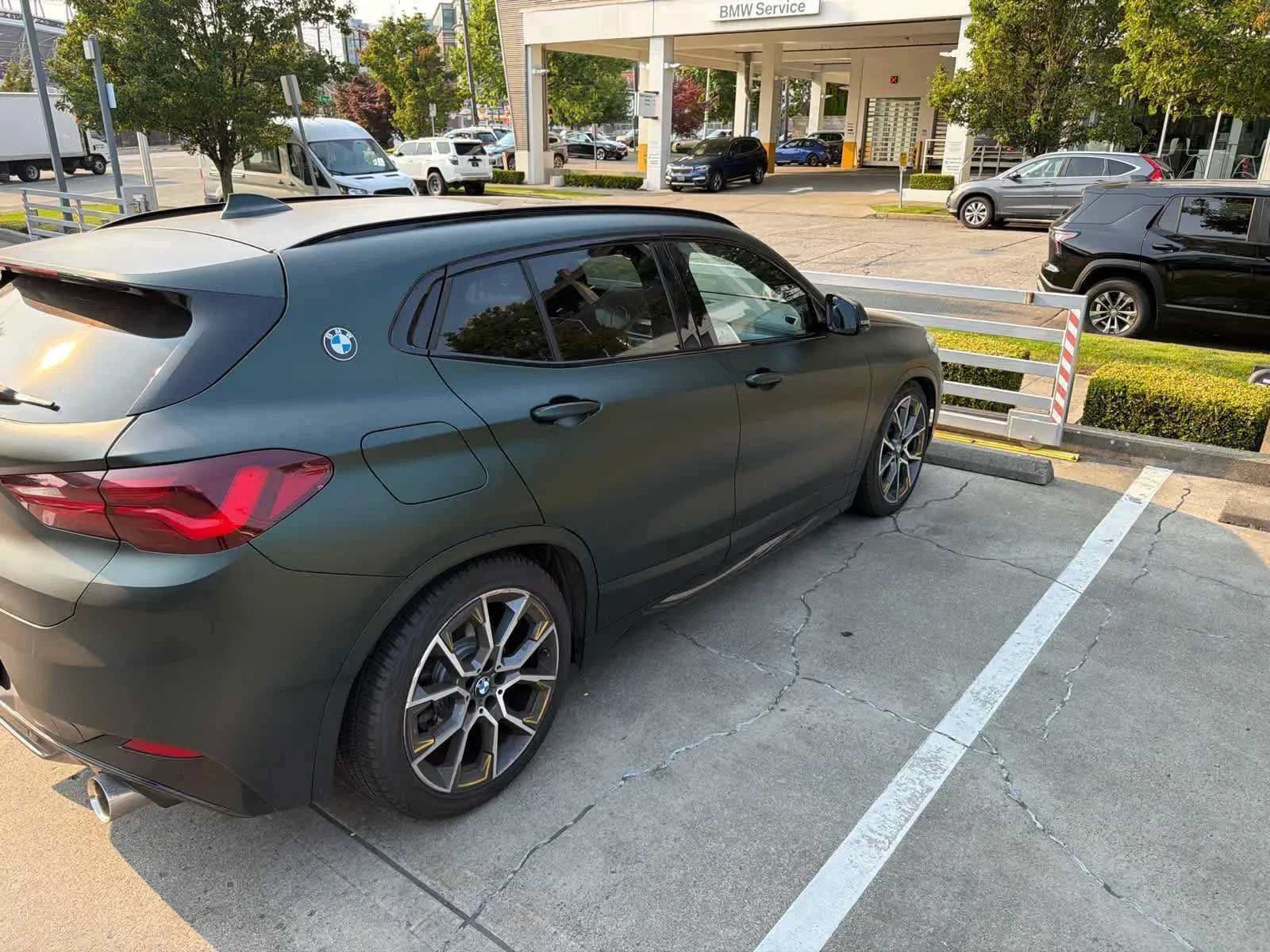 Used 2023 BMW X2 xDrive28i w/ Edition Goldplay AWD/4WD image 3