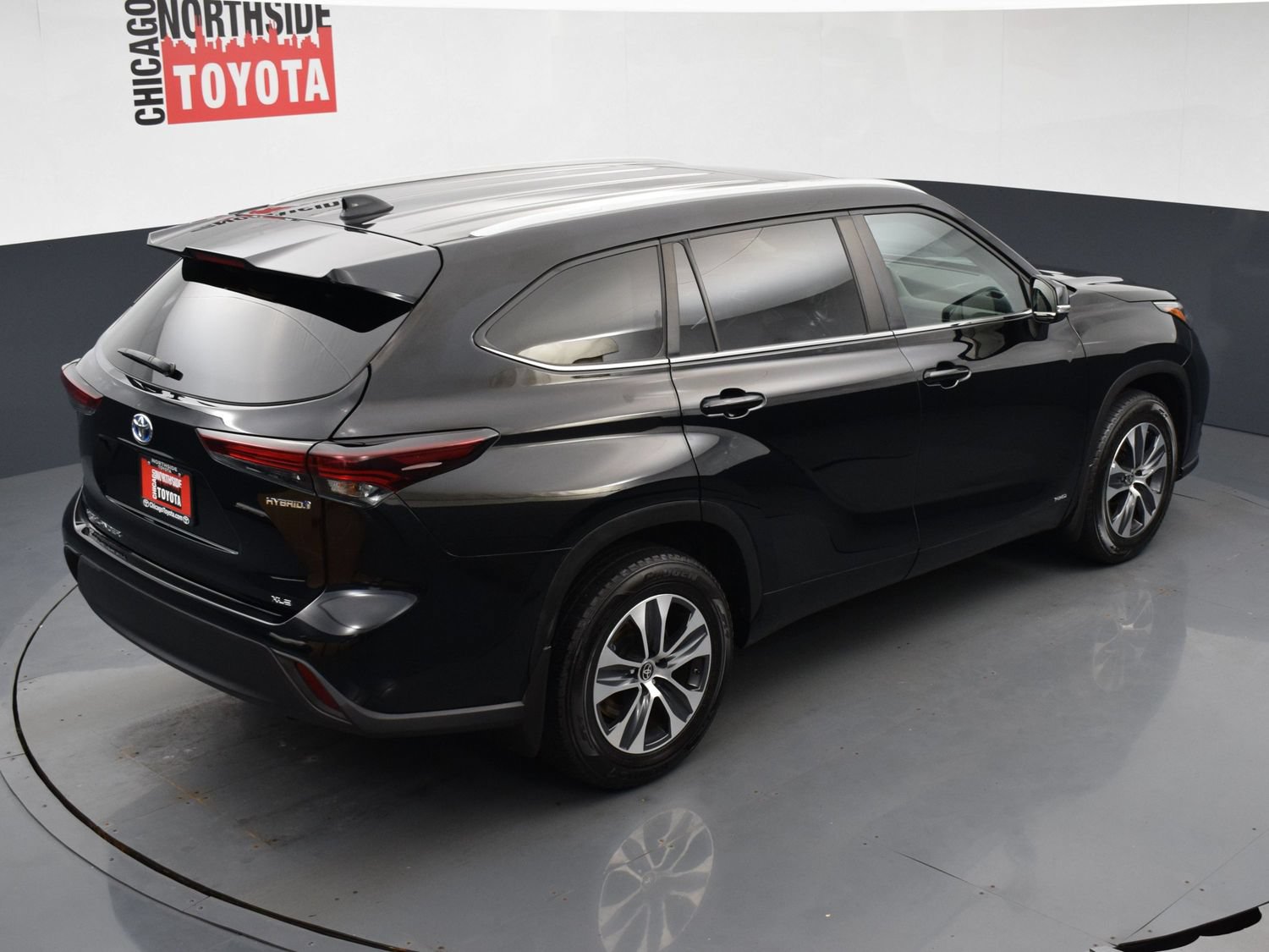 Used 2024 Toyota Highlander XLE AWD/4WD image 24