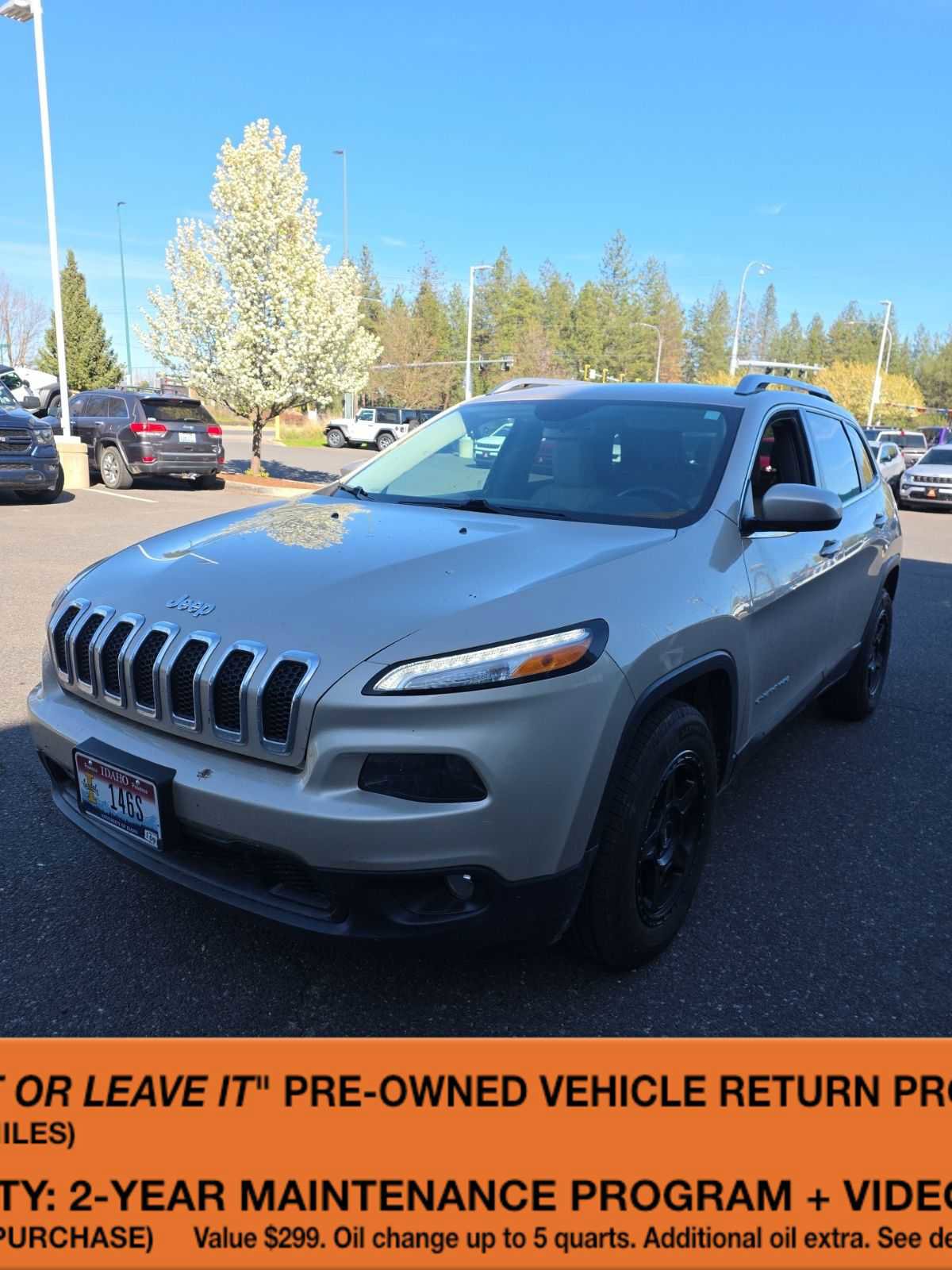 Used 2015 Jeep Cherokee Latitude w/ Cold Weather Group AWD/4WD image 1
