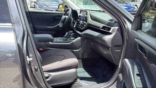 Used 2021 Toyota Highlander L FWD image 12