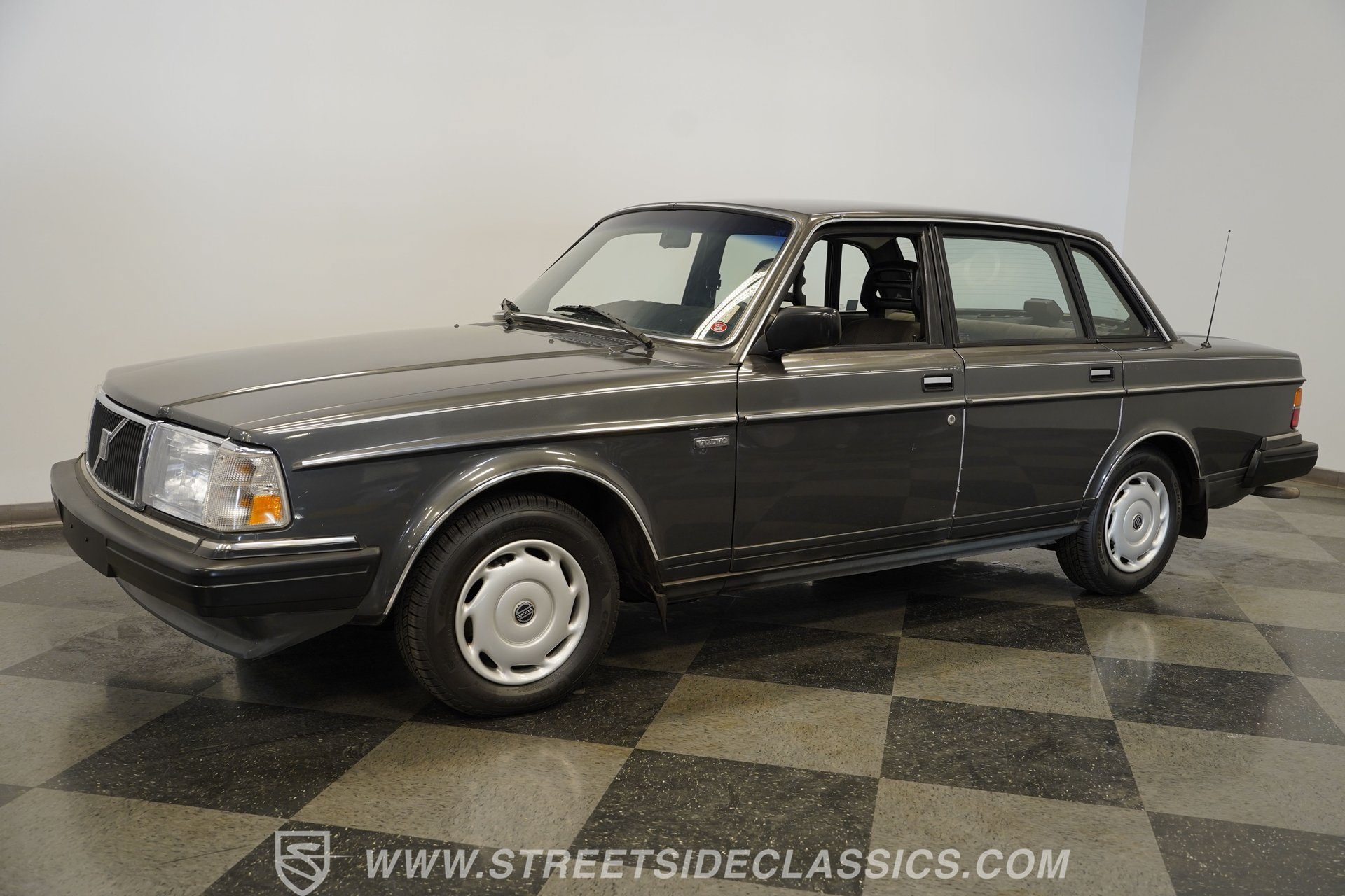 Used 1988 Volvo 240 Sedan RWD image 7