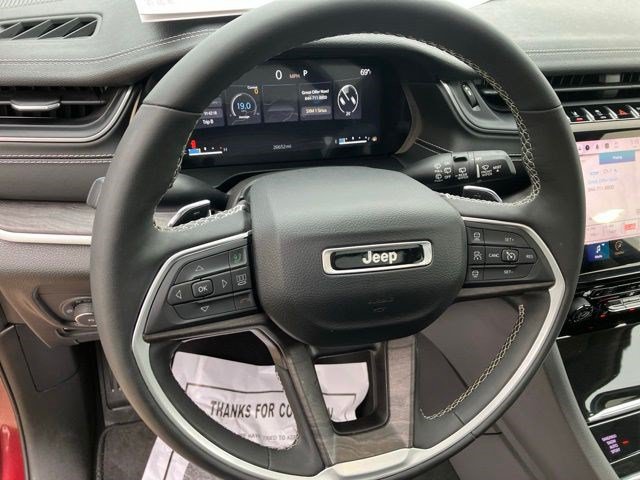 Certified 2023 Jeep Grand Cherokee Limited w/ Black Appearance Package AWD/4WD image 16