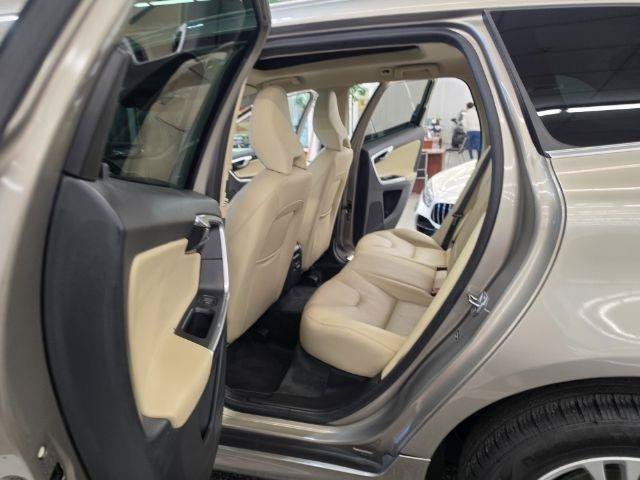 Used 2016 Volvo XC60 T5 Premier w/ Climate Package AWD/4WD image 36