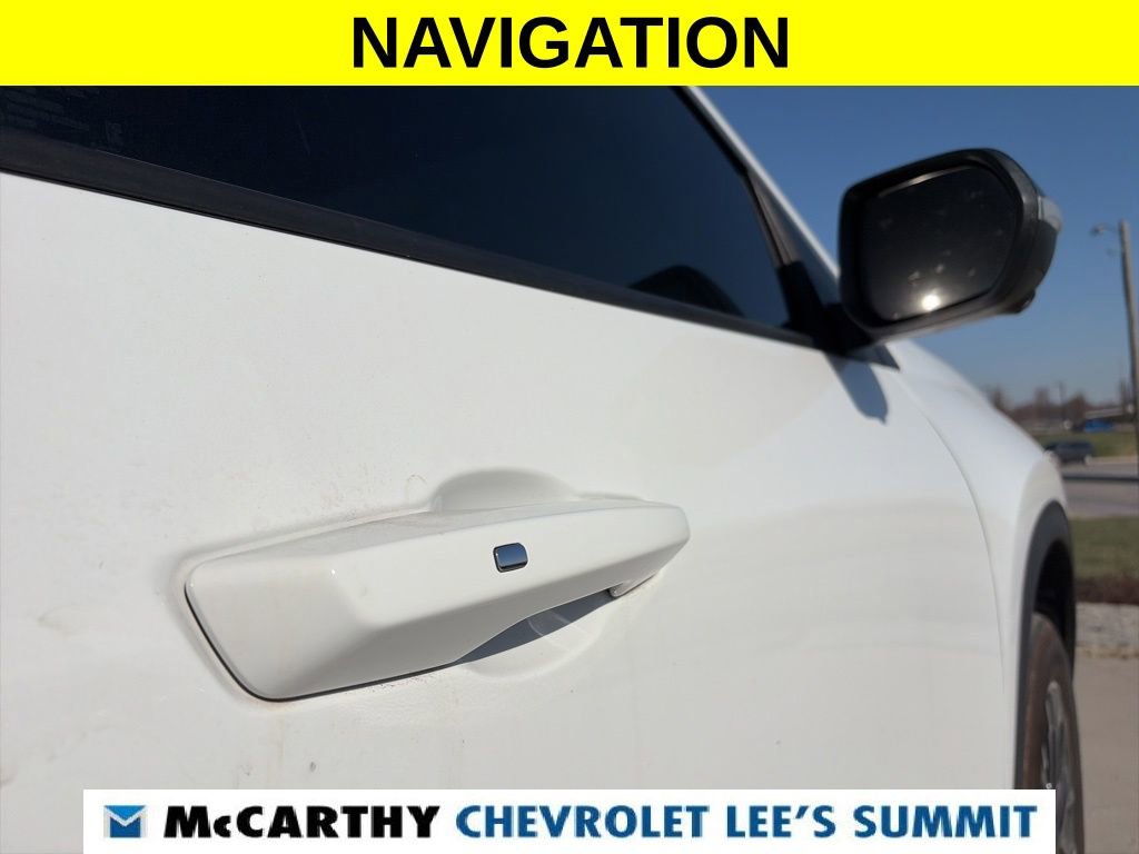 Used 2024 Chevrolet Traverse LT image 27