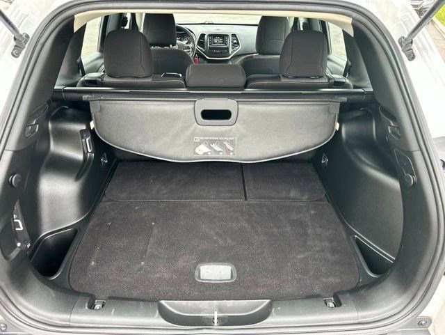 Used 2017 Jeep Cherokee Sport w/ Safety Group AWD/4WD image 39
