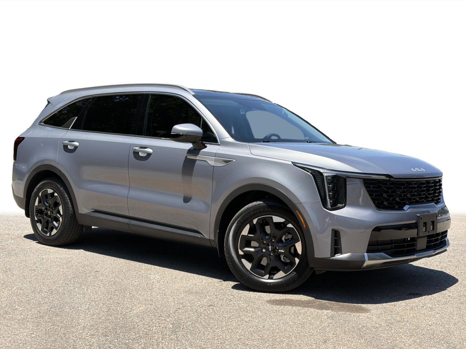 Used 2025 Kia Sorento S w/ Panoramic Sunroof Package FWD image 2