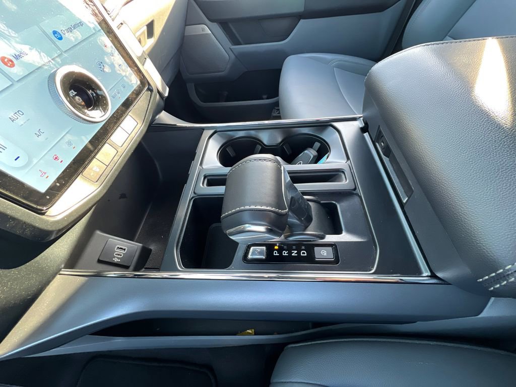 Used 2025 Ford F150 Lightning Flash image 23