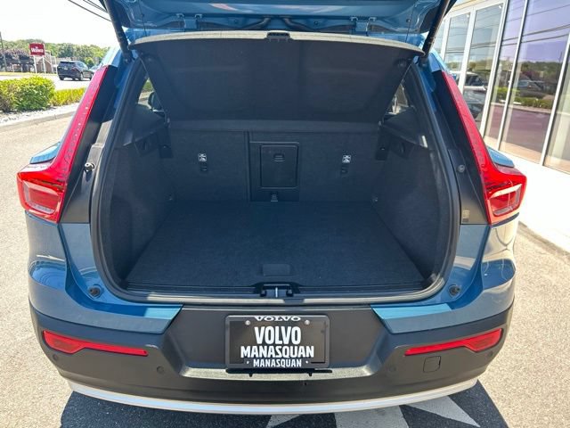 Used 2025 Volvo XC40 B5 Core AWD/4WD image 11