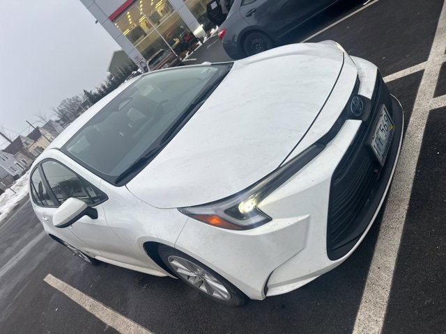 Used 2024 Toyota Corolla LE w/ LE Convenience Package image 2