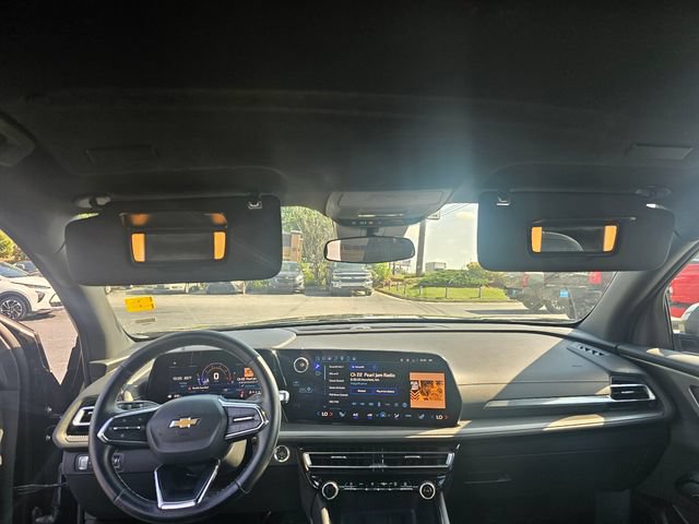 Used 2025 Chevrolet Traverse LT FWD image 18