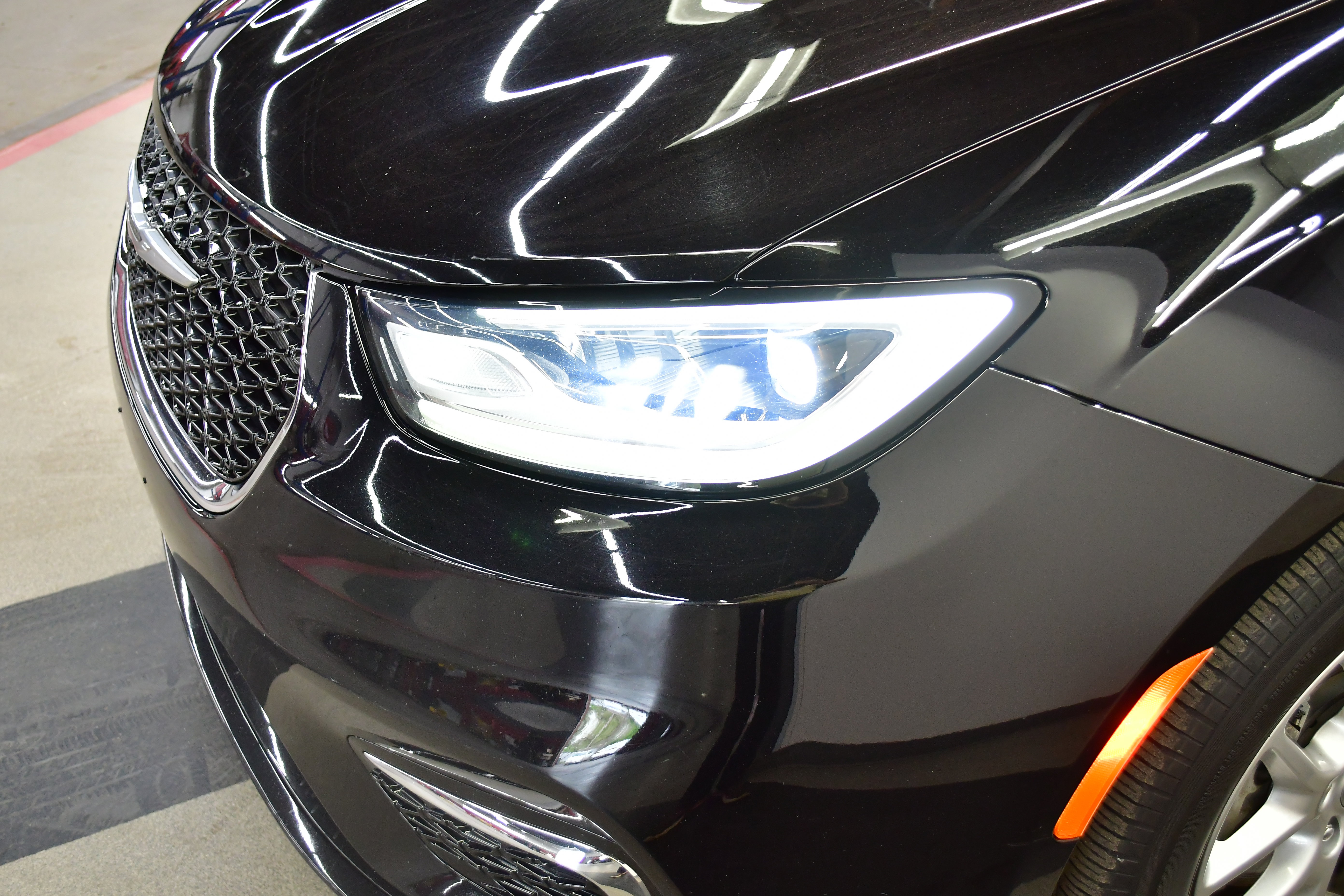 Used 2024 Chrysler Pacifica Touring-L FWD image 32
