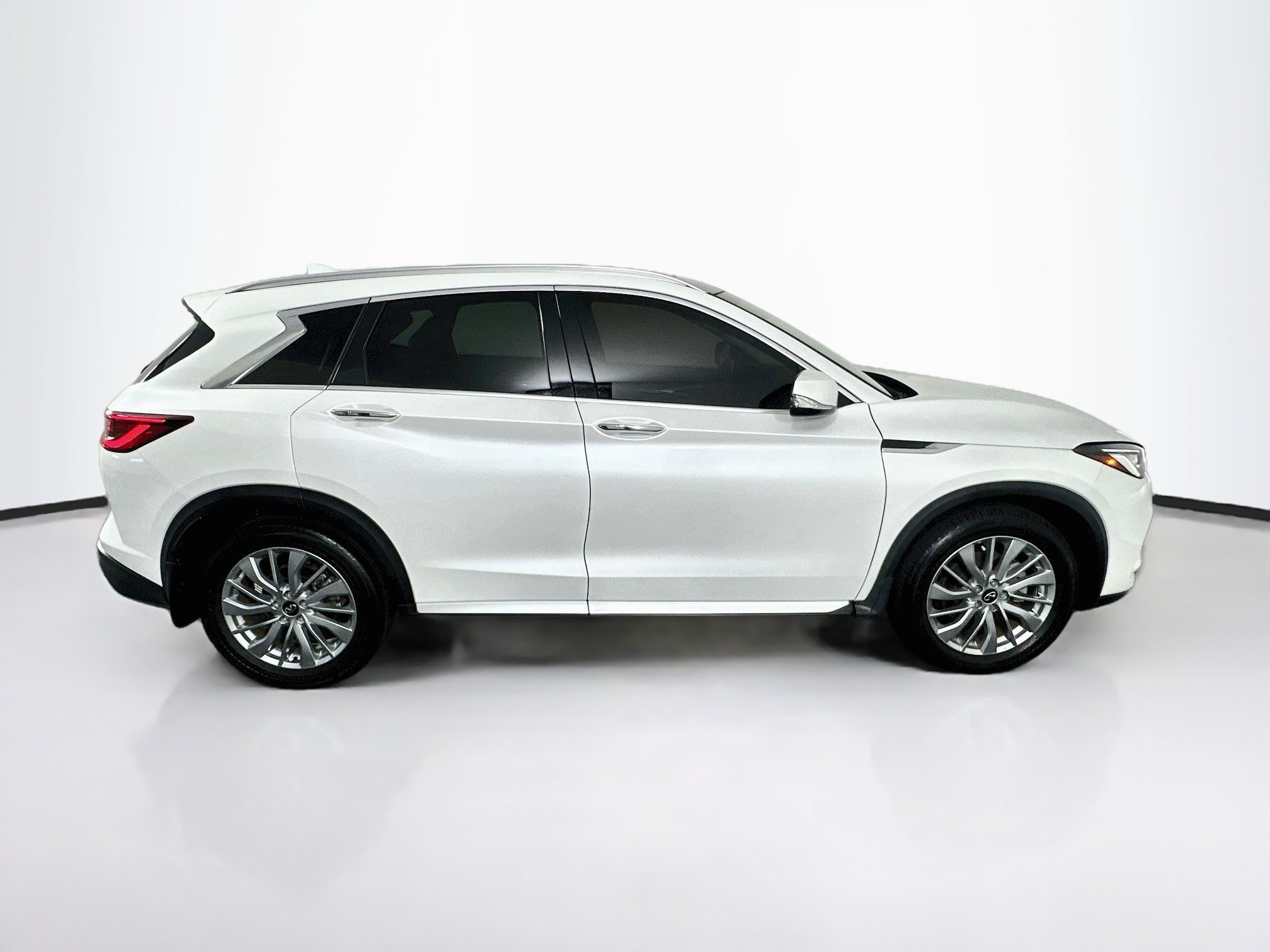 Used 2023 INFINITI QX50 Luxe FWD image 10