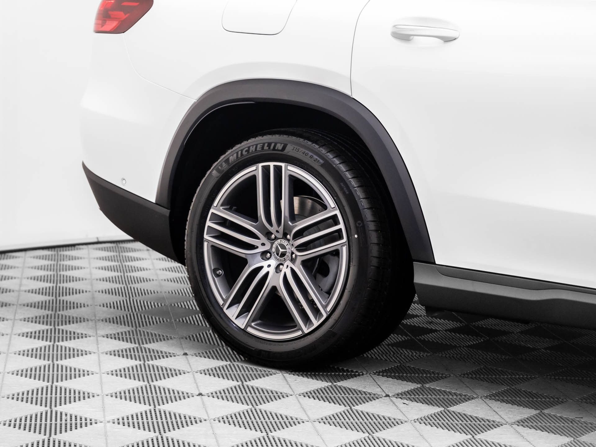 New 2026 Mercedes-Benz GLS 450 4MATIC image 39