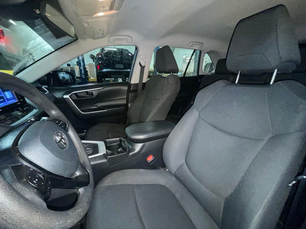 Used 2021 Toyota RAV4 LE image 21