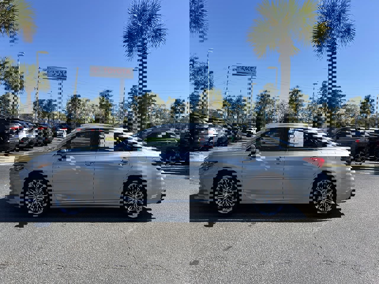 Used 2021 Toyota Avalon Limited w/ Advanced Safety Package image 7