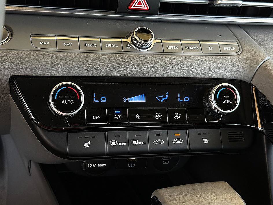 Certified 2025 Hyundai Elantra SEL FWD image 15