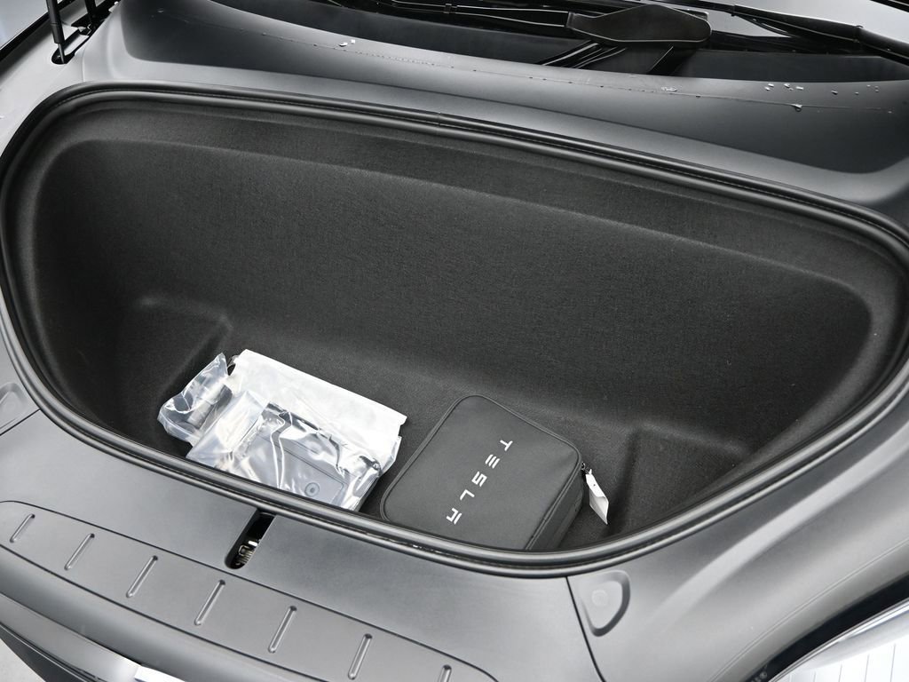 Used 2023 Tesla Model X Plaid image 11