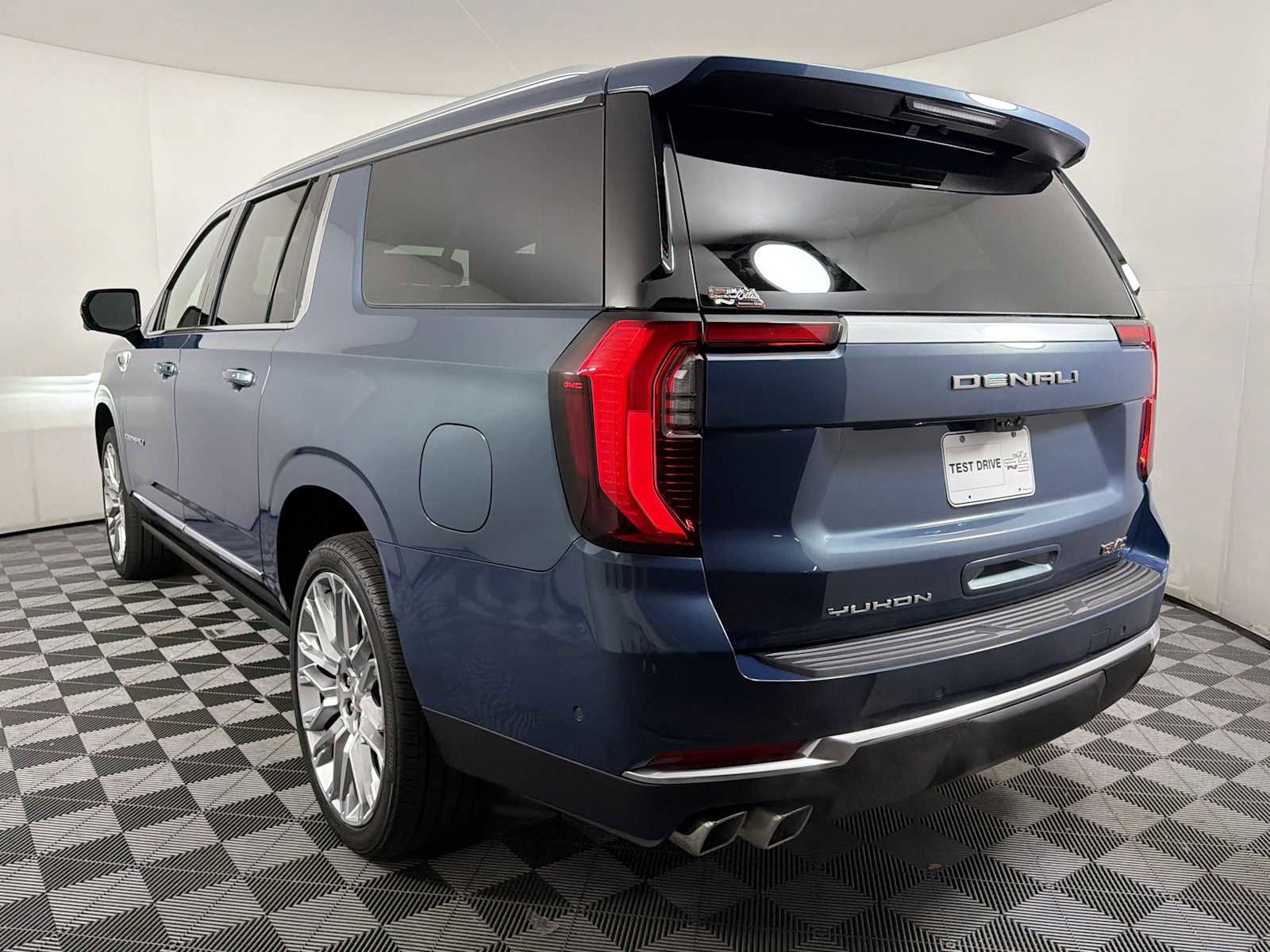 New 2026 GMC Yukon XL Denali AWD/4WD image 4