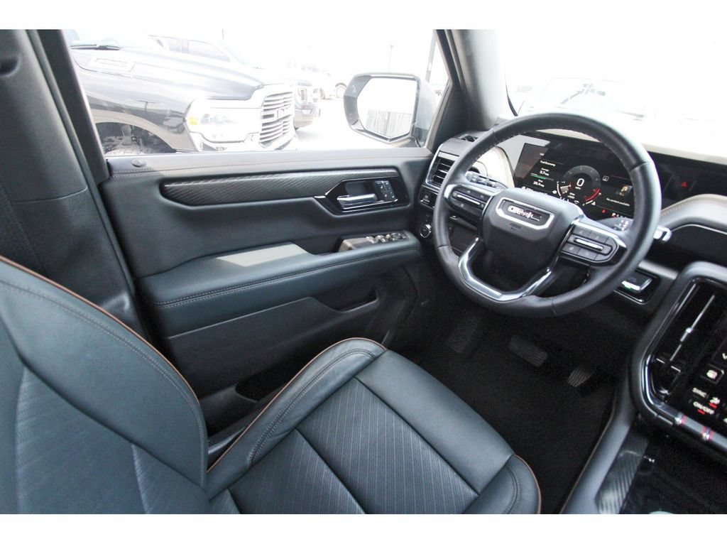 Used 2025 GMC Yukon AT4 w/ AT4 Premium Package AWD/4WD image 8