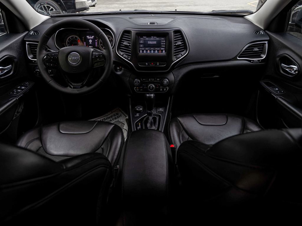 Used 2021 Jeep Cherokee Latitude Plus w/ Sun & Sound Group AWD/4WD image 29