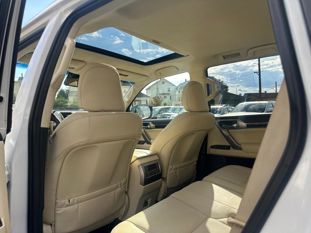 Used 2020 Lexus GX 460 Premium w/ Premium Package AWD/4WD image 15
