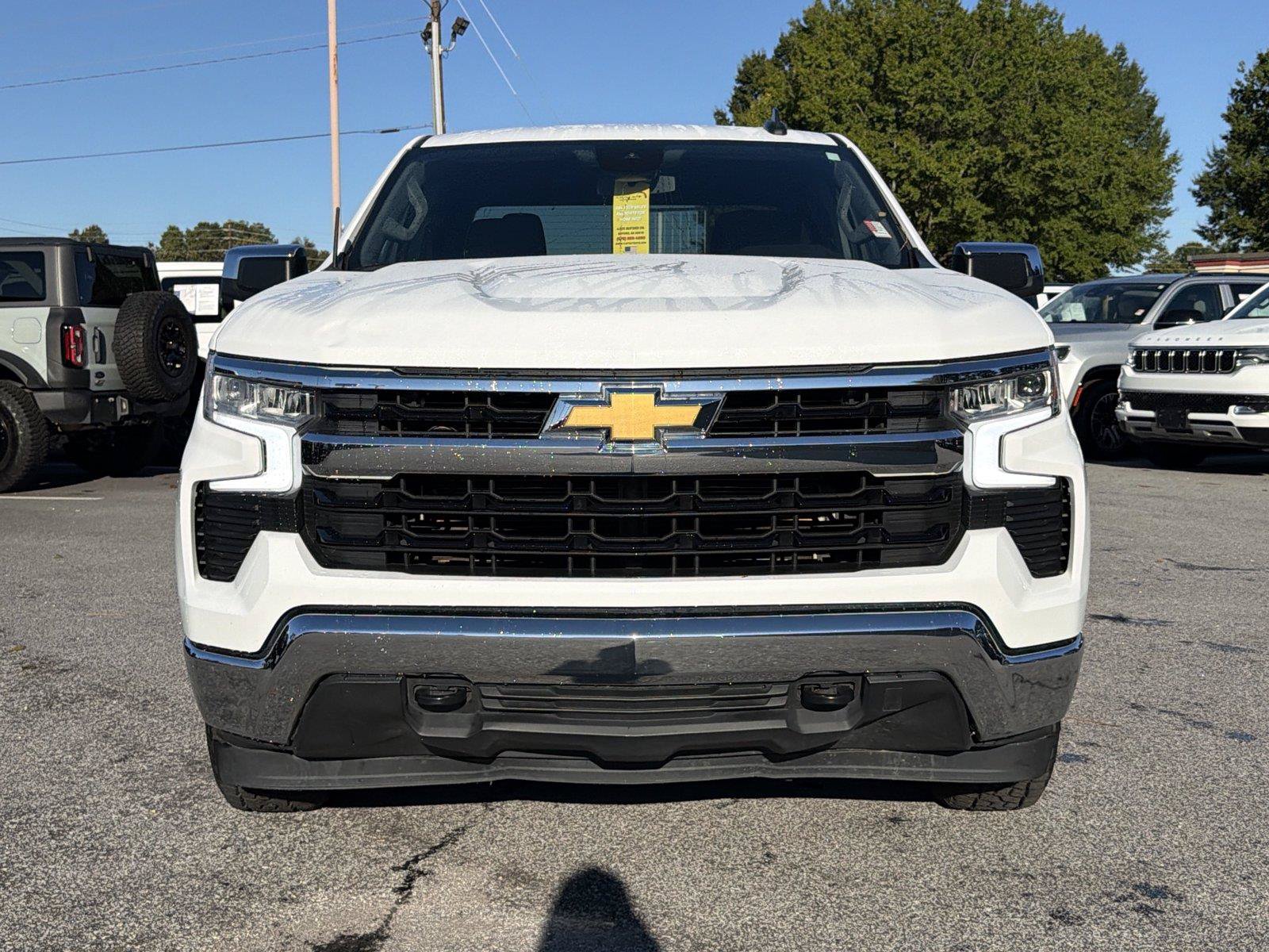 Used 2025 Chevrolet Silverado 1500 LT AWD/4WD image 3