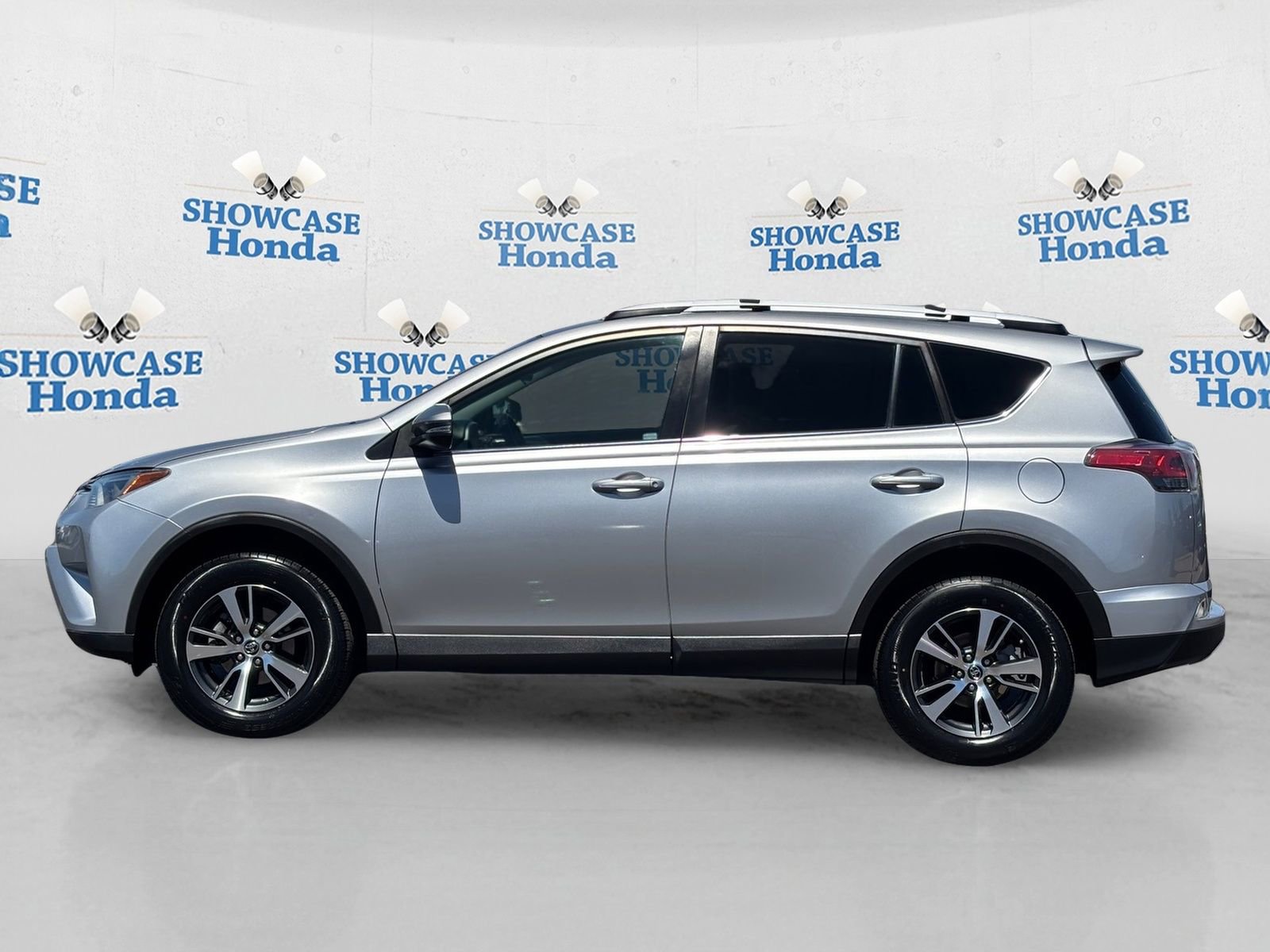 Used 2016 Toyota RAV4 XLE w/ Cargo Management Package image 4