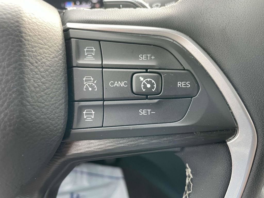 Certified 2025 Jeep Grand Cherokee Altitude image 32