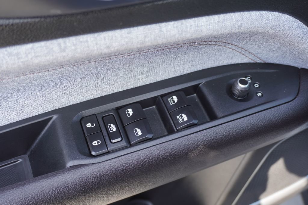 Used 2023 Jeep Compass Latitude image 14