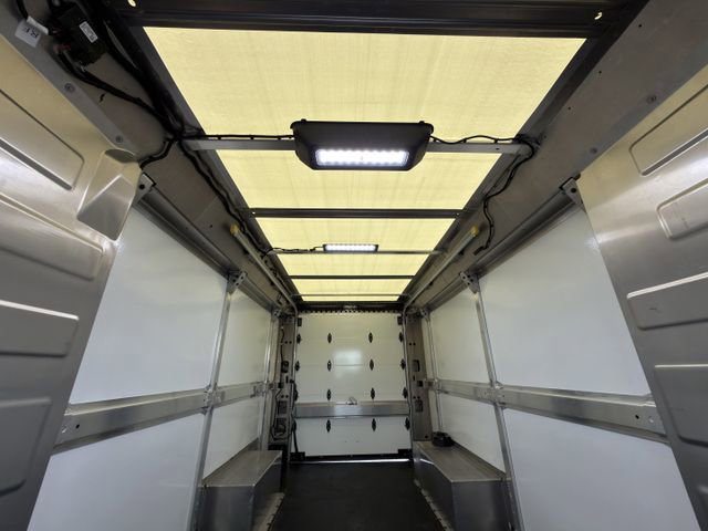 Used 2025 Chevrolet Brightdrop 600 w/ Power Door Package FWD image 23