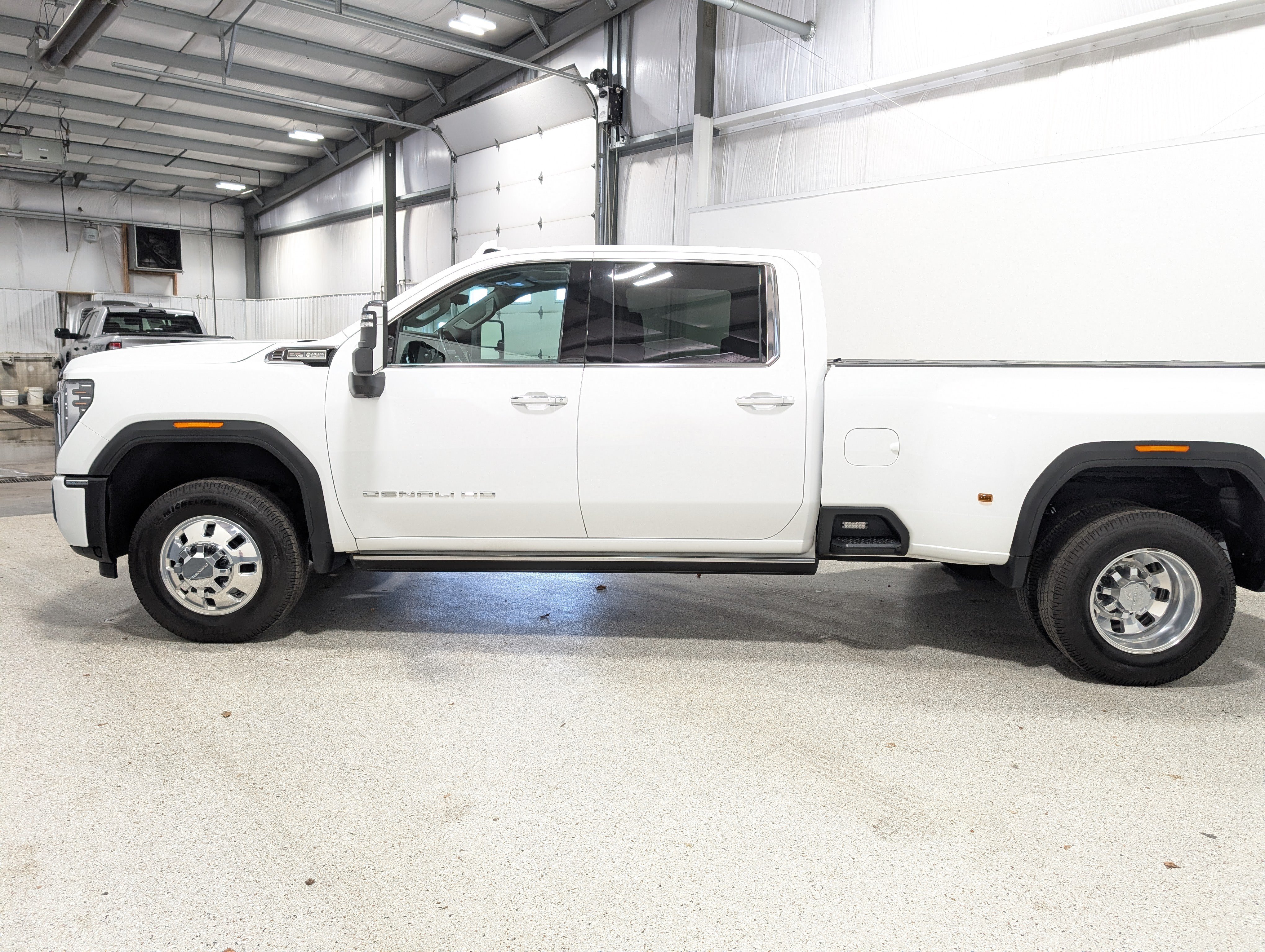 Used 2024 GMC Sierra 3500 Denali w/ Denali Reserve Package AWD/4WD image 6