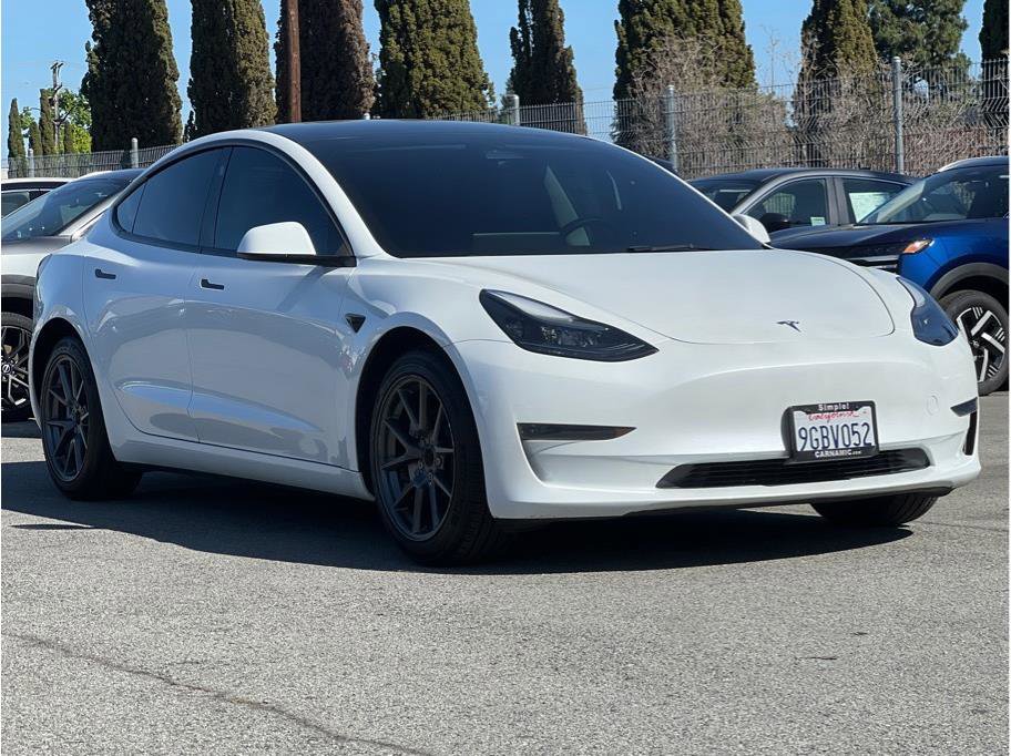 Used 2023 Tesla Model 3 Standard Range RWD image 3