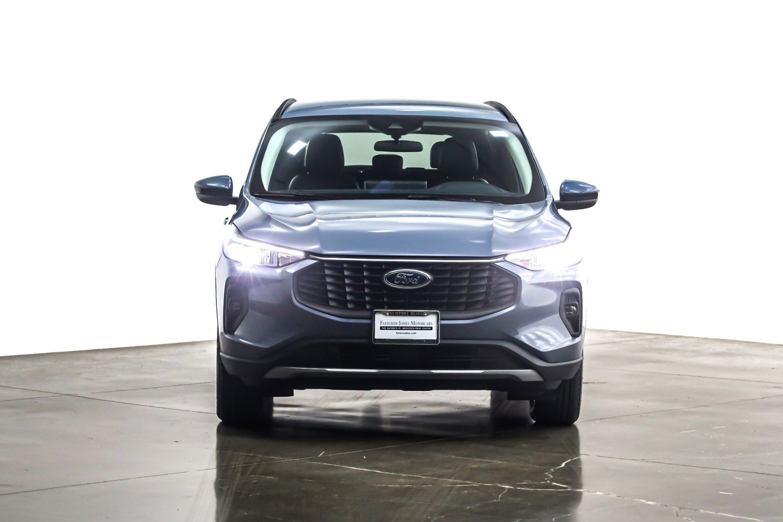 Used 2025 Ford Escape SE w/ Class II Trailer Tow Package image 3